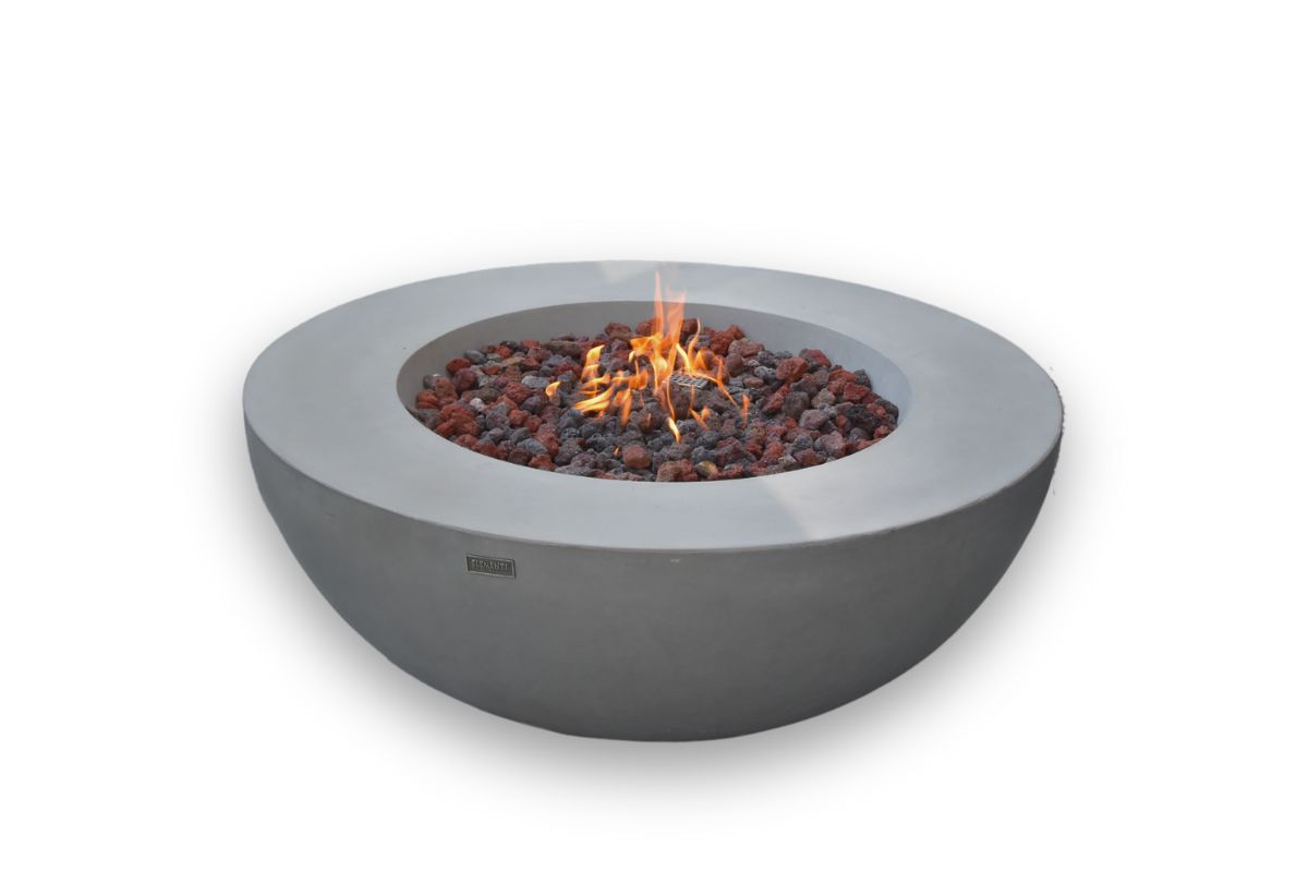 Kulaté ohniště LUNAR BOWL Light Grey s hořícím ohněm